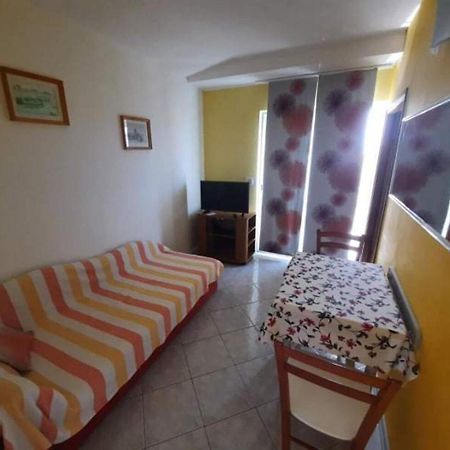 Apartments Robi- Swimming Pool And Beautiful Garden Kampor Εξωτερικό φωτογραφία