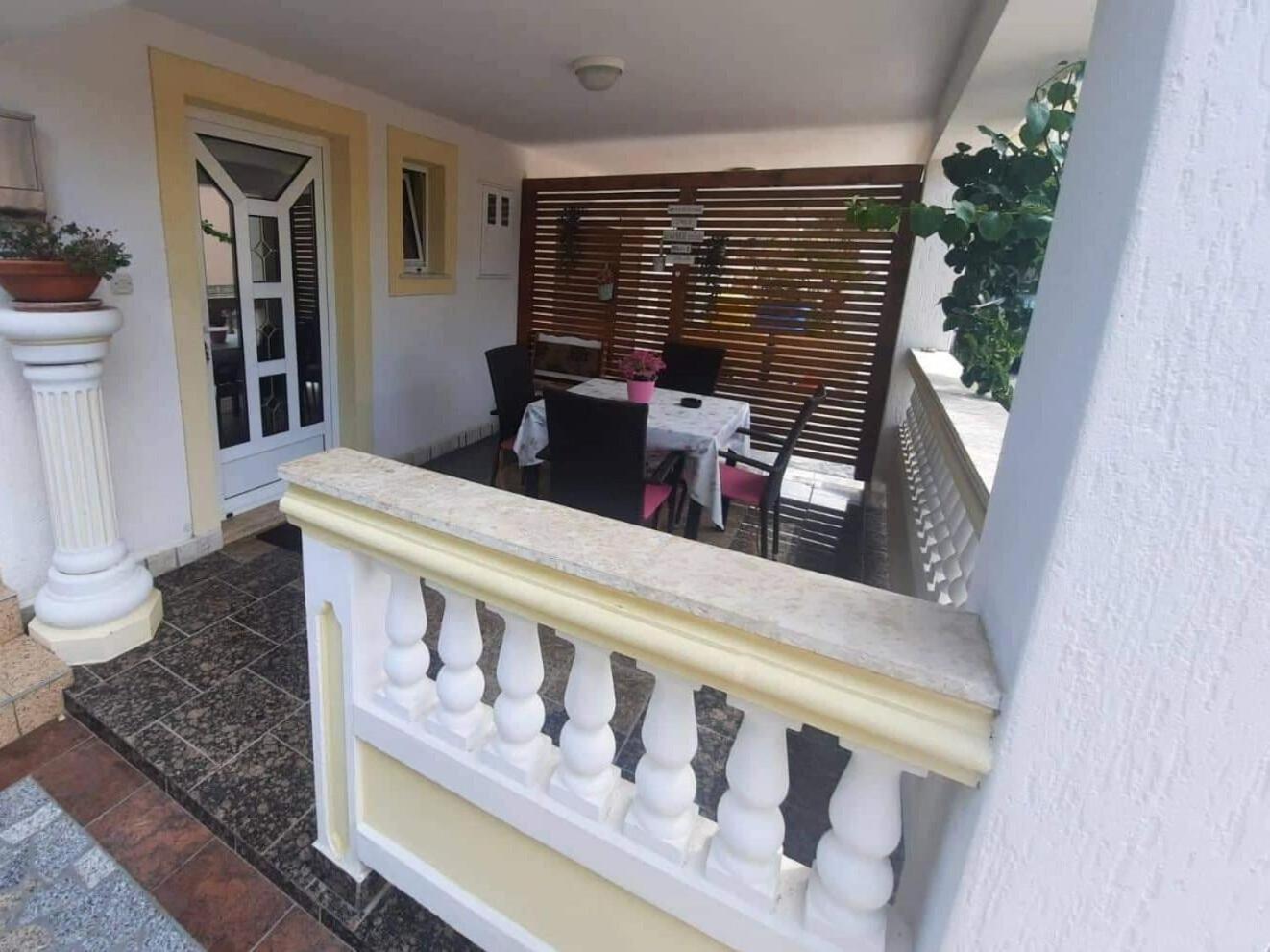 Apartments Robi- Swimming Pool And Beautiful Garden Kampor Εξωτερικό φωτογραφία